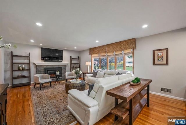 755 Neill Court, Oradell, NJ 07649