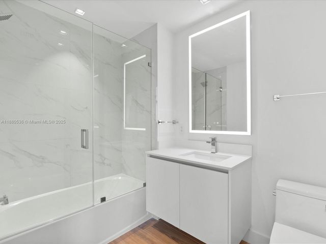 700 NE 24th ST 3207, Miami, FL 33137