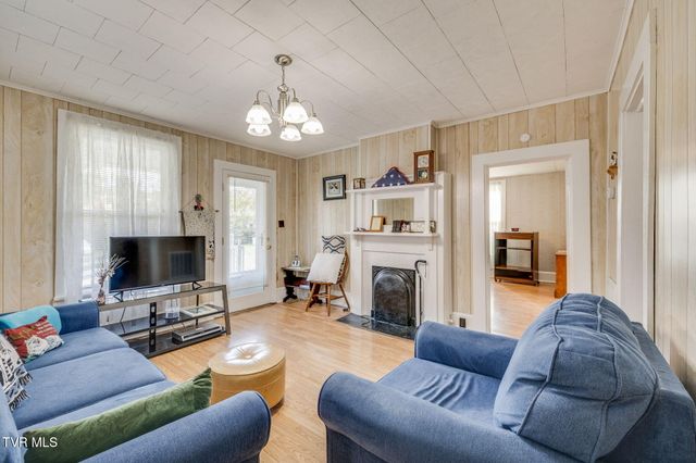 203 E Locust Street, Johnson City, TN 37601