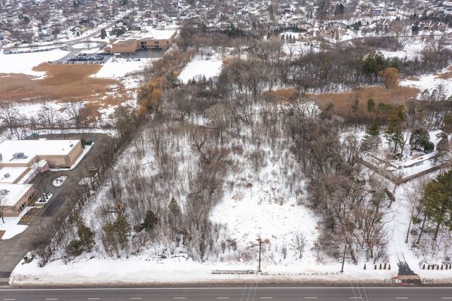 5176 Aptakisic Road, Long Grove, IL 60047