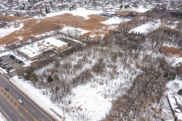 5176 Aptakisic Road, Long Grove, IL 60047