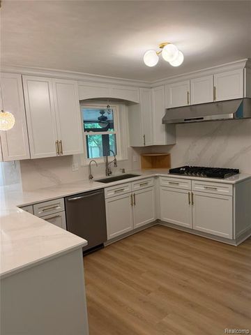 14682 Yale Street, Livonia, MI 48154
