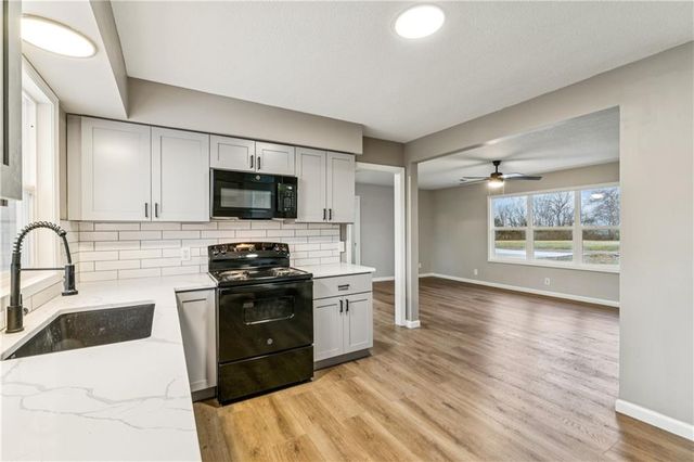 453 W 1st Street, Peculiar, MO 64078