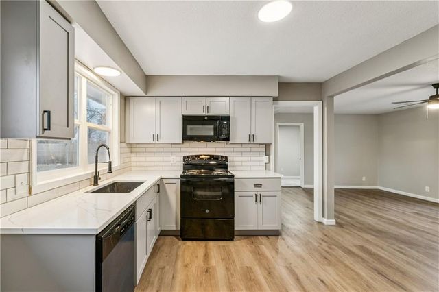 453 W 1st Street, Peculiar, MO 64078