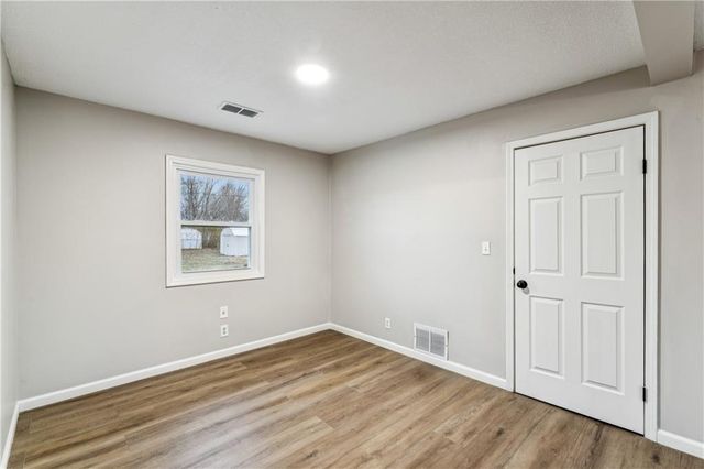 453 W 1st Street, Peculiar, MO 64078