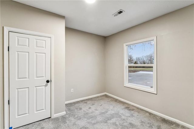 453 W 1st Street, Peculiar, MO 64078