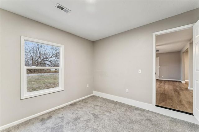 453 W 1st Street, Peculiar, MO 64078