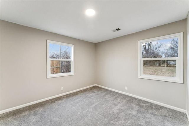 453 W 1st Street, Peculiar, MO 64078