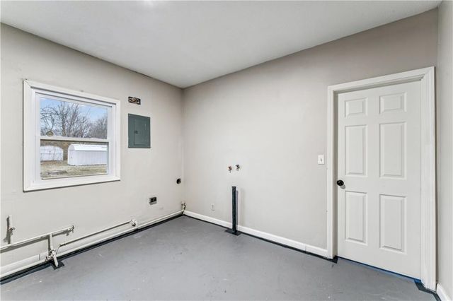 453 W 1st Street, Peculiar, MO 64078