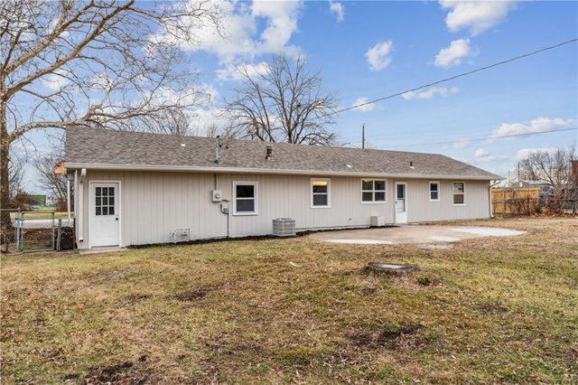 453 W 1st Street, Peculiar, MO 64078
