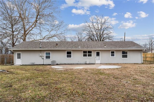 453 W 1st Street, Peculiar, MO 64078