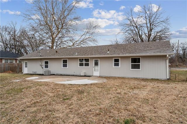 453 W 1st Street, Peculiar, MO 64078