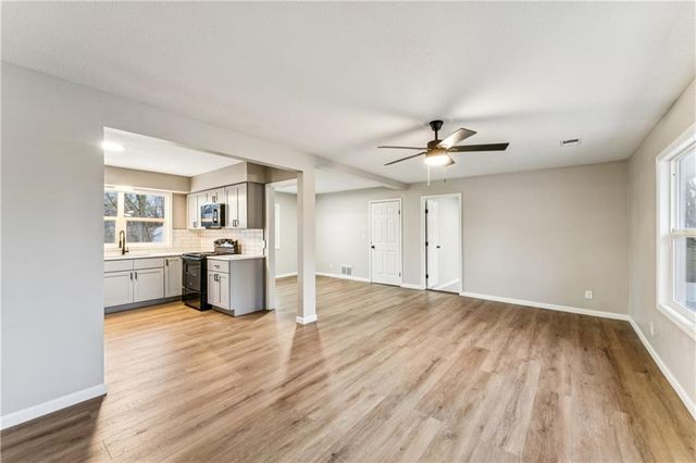 453 W 1st Street, Peculiar, MO 64078