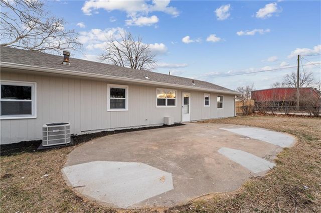 453 W 1st Street, Peculiar, MO 64078