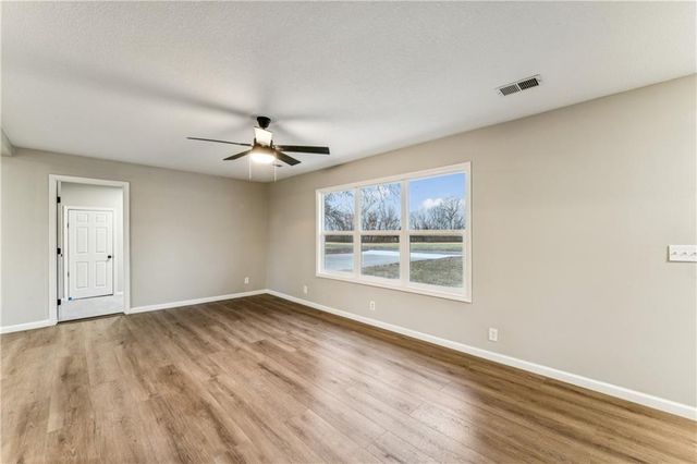 453 W 1st Street, Peculiar, MO 64078