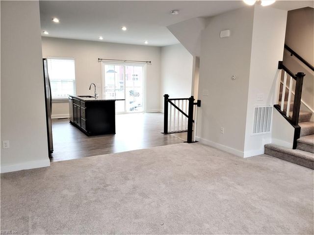 909 Hornswaggle WAY, Chesapeake, VA 23323