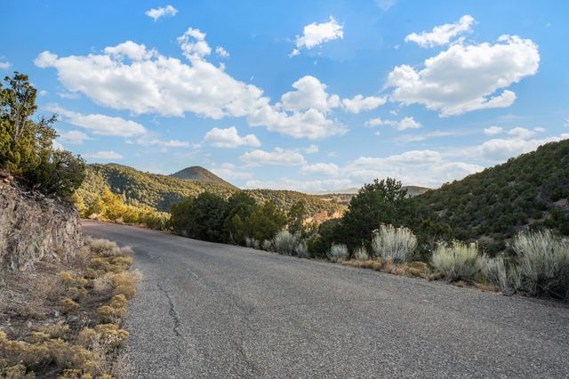 725 Paseo De Florencio, Santa Fe, NM 87501