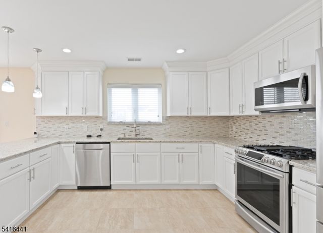 902 Spruce St, Roselle Boro, NJ 07203