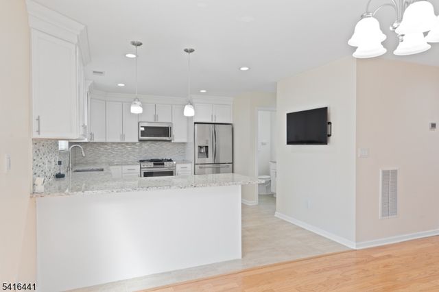 902 Spruce St, Roselle Boro, NJ 07203