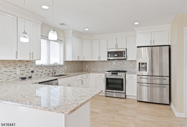 902 Spruce St, Roselle Boro, NJ 07203