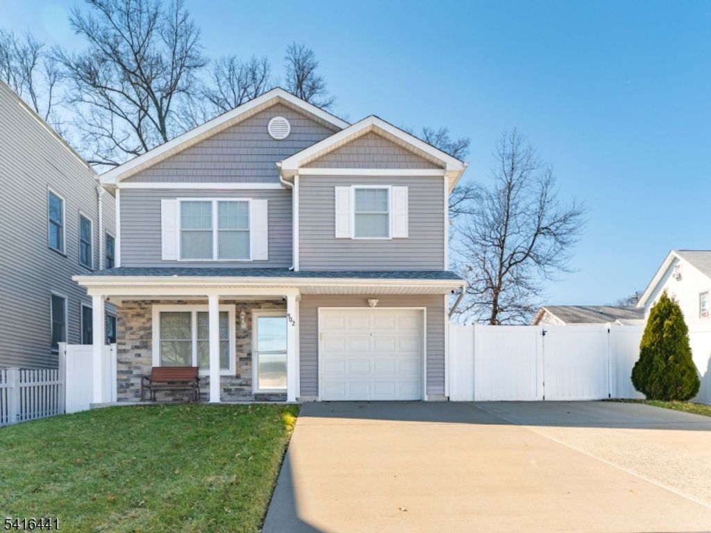 902 Spruce St, Roselle Boro, NJ 07203