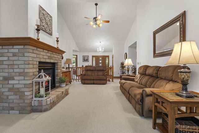 106 WULGAERT WAY, Combined Locks, WI 54113
