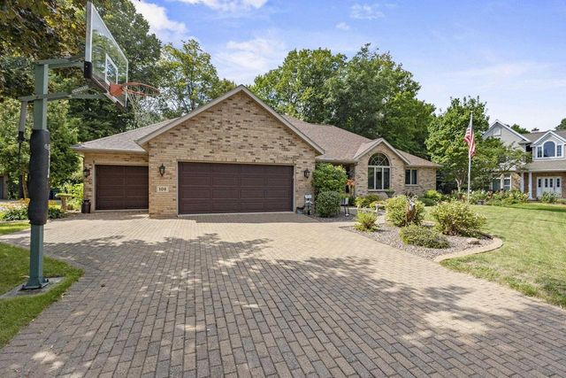 106 WULGAERT WAY, Combined Locks, WI 54113