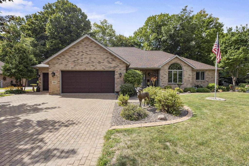 106 WULGAERT WAY, Combined Locks, WI 54113