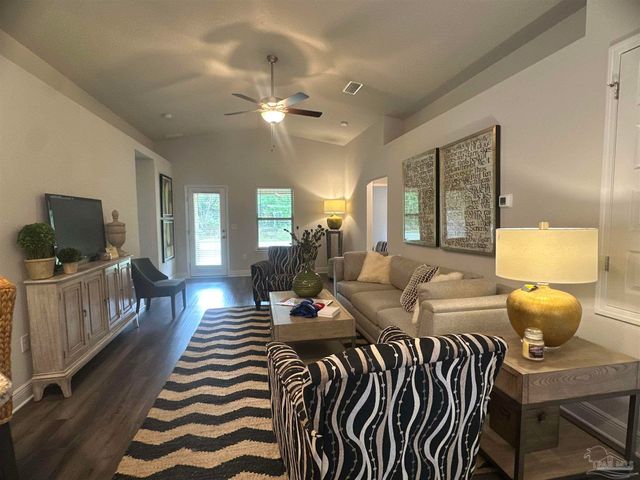 5327 Hidden Pines Cir, Milton, FL 32583