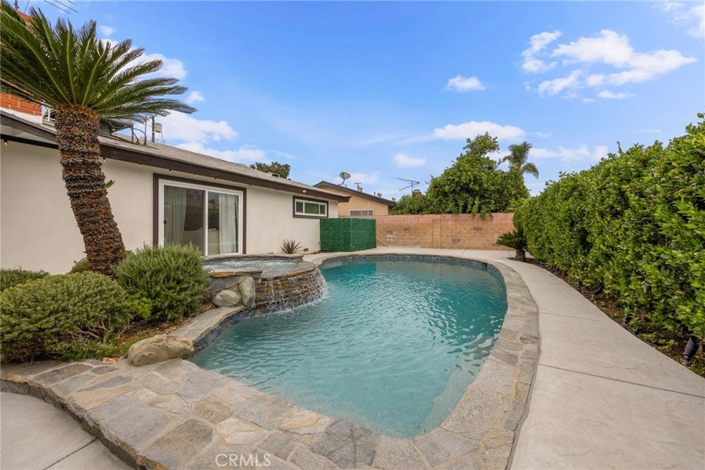 Image 7 of property listing at 7844 Allott, Panorama City, CA 91402