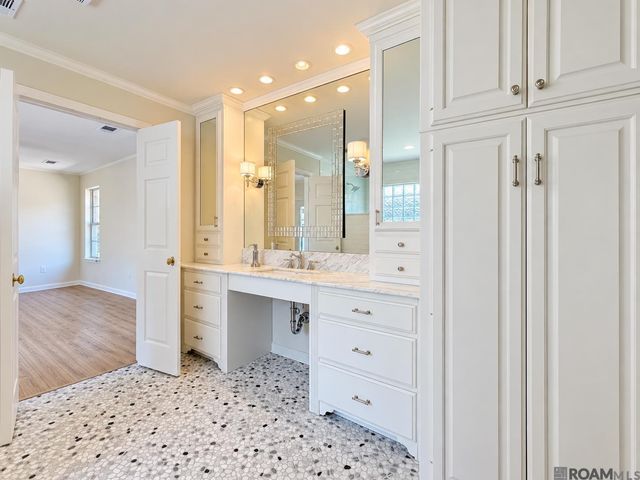 10443 E Grandeur Dr, Baton Rouge, LA 70815