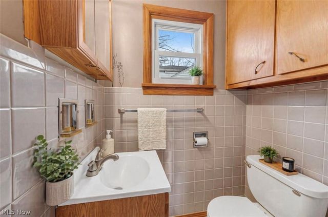 624 E Ford Avenue, Barberton, OH 44203