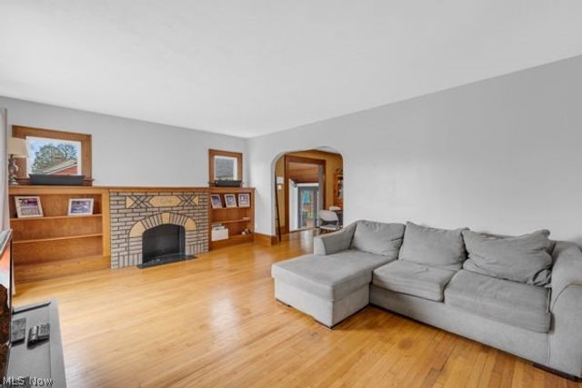 624 E Ford Avenue, Barberton, OH 44203