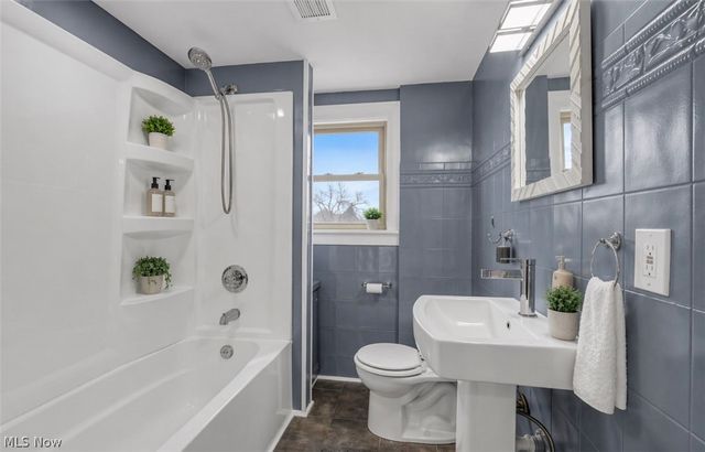 624 E Ford Avenue, Barberton, OH 44203