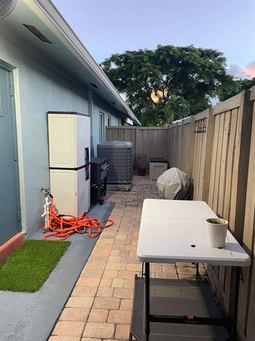 1400 NE 18TH Street 4, Fort Lauderdale, FL 33305