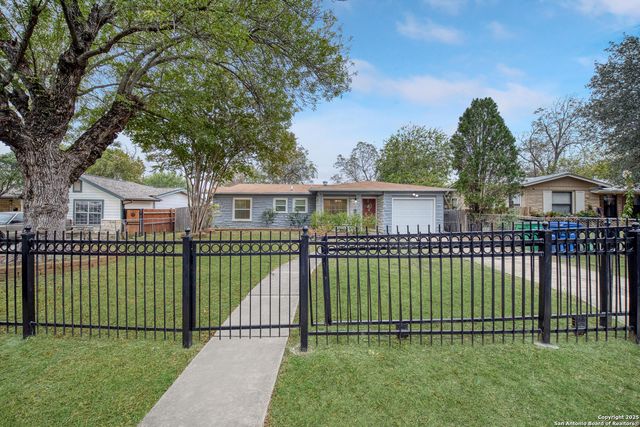 126 Cresham Dr., San Antonio, TX 78218