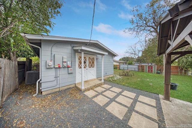 126 Cresham Dr., San Antonio, TX 78218