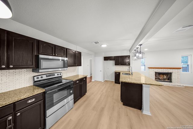 126 Cresham Dr., San Antonio, TX 78218