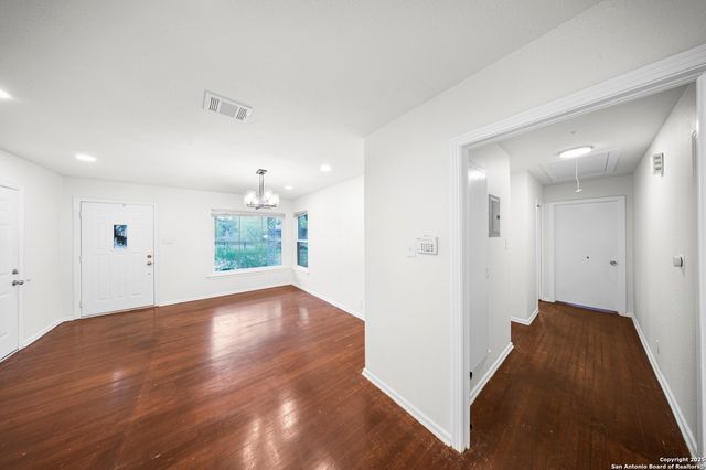 126 Cresham Dr., San Antonio, TX 78218