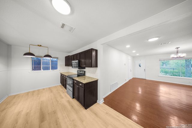 126 Cresham Dr., San Antonio, TX 78218