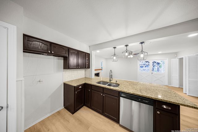 126 Cresham Dr., San Antonio, TX 78218