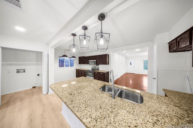 126 Cresham Dr., San Antonio, TX 78218