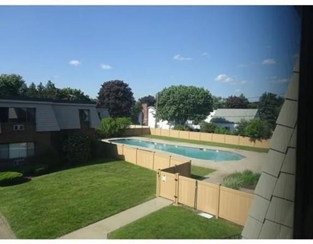 3 Hallmark Gardens 5, Burlington, MA 01803