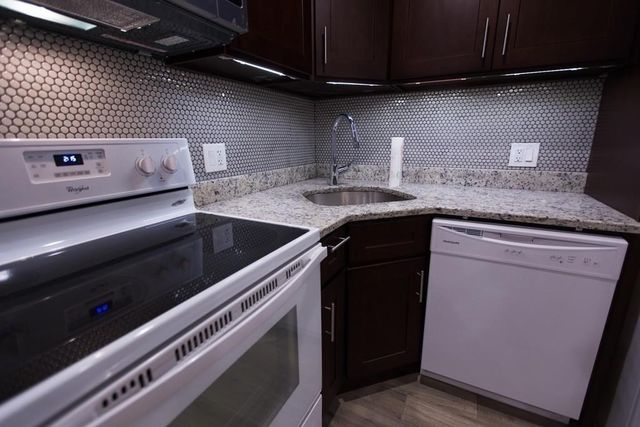 3 Hallmark Gardens 5, Burlington, MA 01803