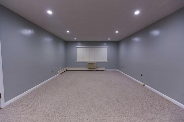 3 Hallmark Gardens 5, Burlington, MA 01803