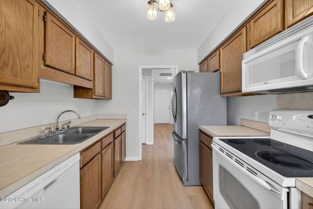 2917 New Town Drive, Wilmington, NC 28405