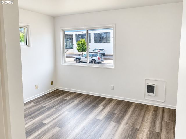 2554 Ne HOYT St, Portland, OR 97232