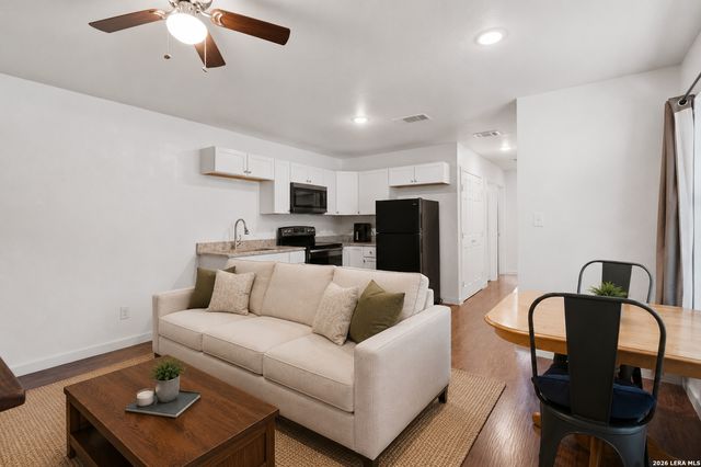 1535 W Laurel, San Antonio, TX 78201