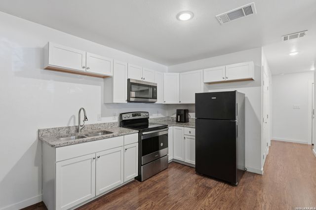 1535 W Laurel, San Antonio, TX 78201