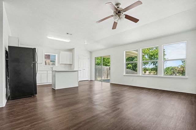 2640 Pioneer Bluffs Road, Balch Springs, TX 75181